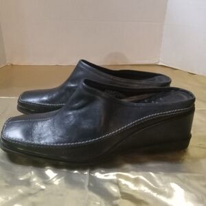 Cloudwalkers Black Leather Mules.